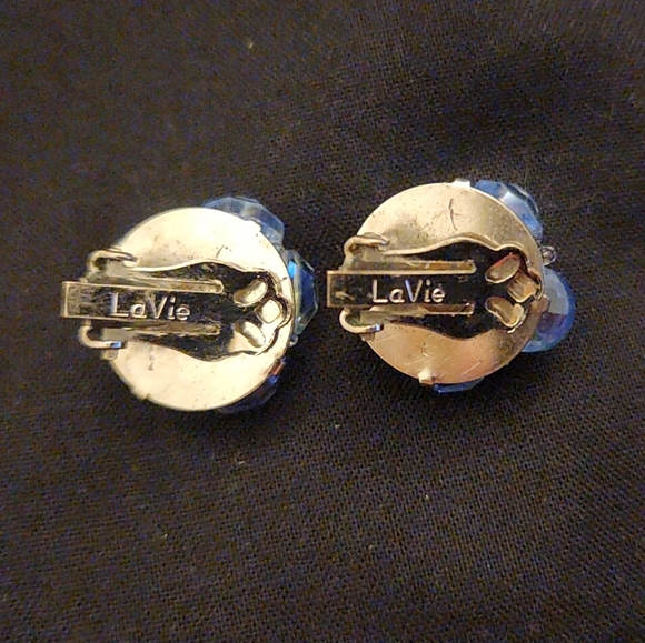 🔥 FINAL PRICE DROP🔥 VTG LAVIE DESIGNER BLUE AURORA BOREALIS CLIP ON EARRINGS - Picture 2 of 7